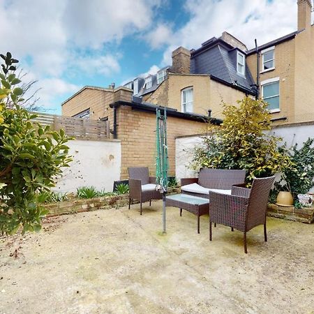 Cheerful 4 Bedroom Victorian House With Back Courtyard 런던 외부 사진