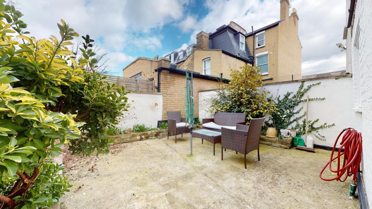 Cheerful 4 Bedroom Victorian House With Back Courtyard 런던 외부 사진