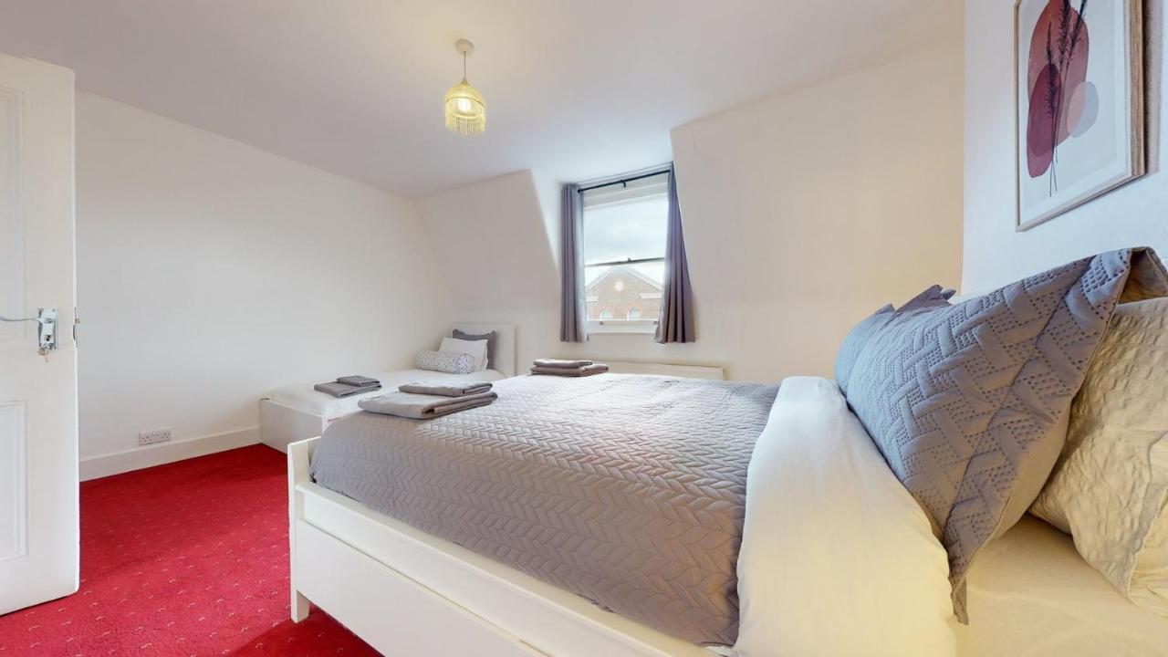 Cheerful 4 Bedroom Victorian House With Back Courtyard 런던 외부 사진