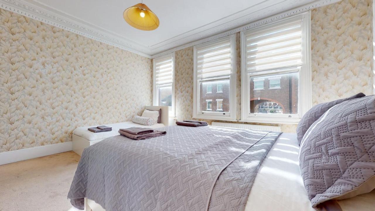 Cheerful 4 Bedroom Victorian House With Back Courtyard 런던 외부 사진