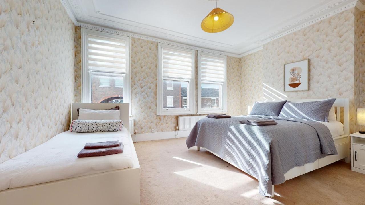 Cheerful 4 Bedroom Victorian House With Back Courtyard 런던 외부 사진