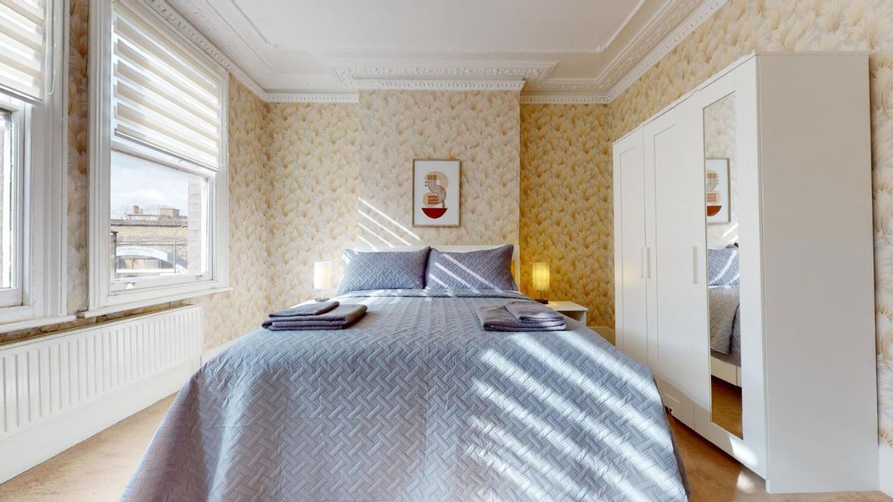 Cheerful 4 Bedroom Victorian House With Back Courtyard 런던 외부 사진